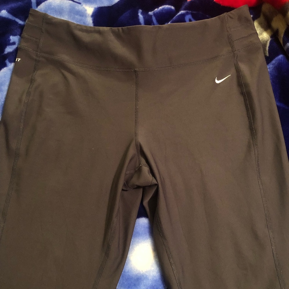 Size L Nike Capri Athletic Pants